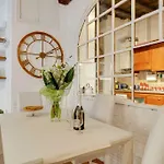 Arenula Luxury